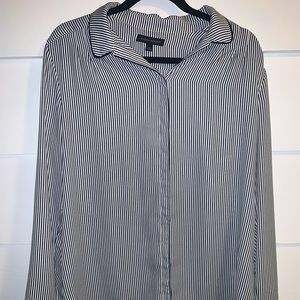 Women’s Banana Republic Button up Shirt